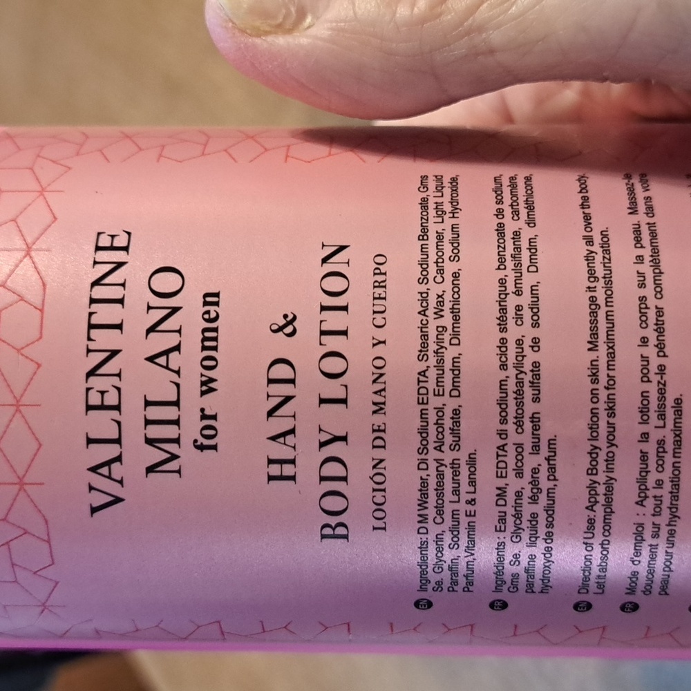 Valentino Milano For Woman Hand & Body Lotion - Picture 2 of 4